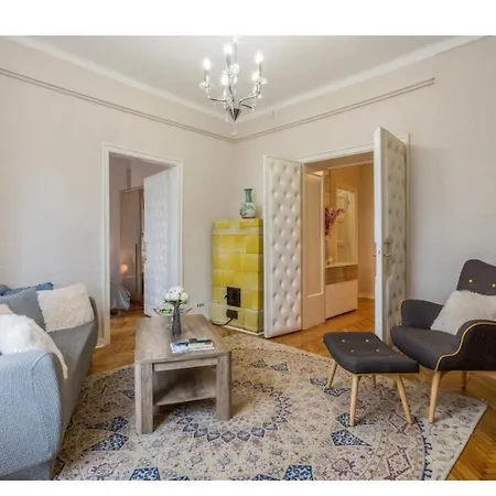 Luxury 8 * Белград