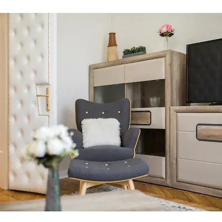 Luxury 8 Апартаменты *