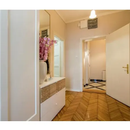 Luxury 8 Апартаменты Белград